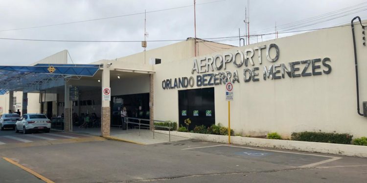 Aeroporto de Juazeiro fica vazio após saída da Avianca Brasil; passageiros buscam reembolso