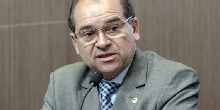 Prefeito do Crato ganha ação de reparação por danos morais