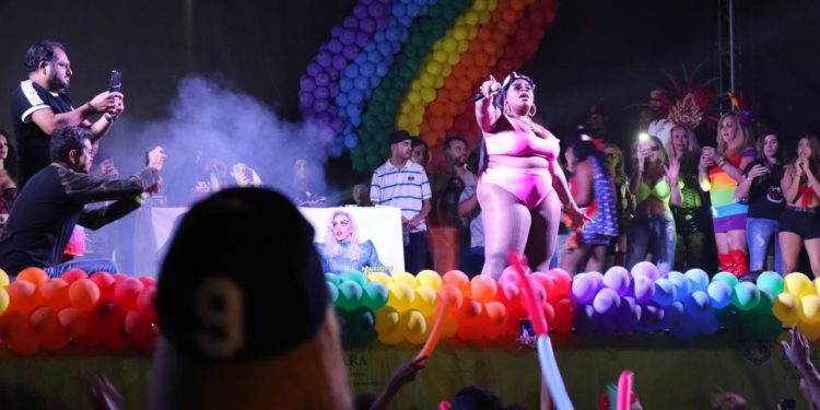 16ª Parada da Diversidade LGBT movimenta mais de 5 mil pessoas em Crato