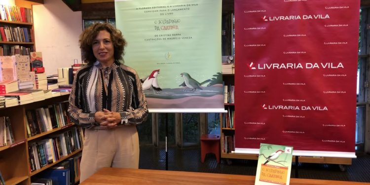 Jornalista e pesquisadora de aves lança livro infantil no Cariri sobre o Soldadinho-do-araripe