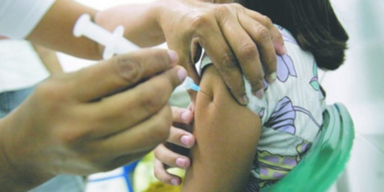 Em meio a surto, secretaria alerta para vacinação contra o sarampo no Ceará