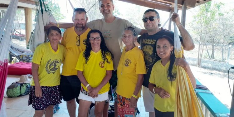 Pai caminha 118 Km de Fortaleza a Canindé para agradecer em santuário pela cura de doença rara da filha