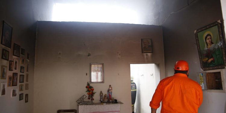 Incêndio atinge residência em Juazeiro; família evacua sem ferimentos