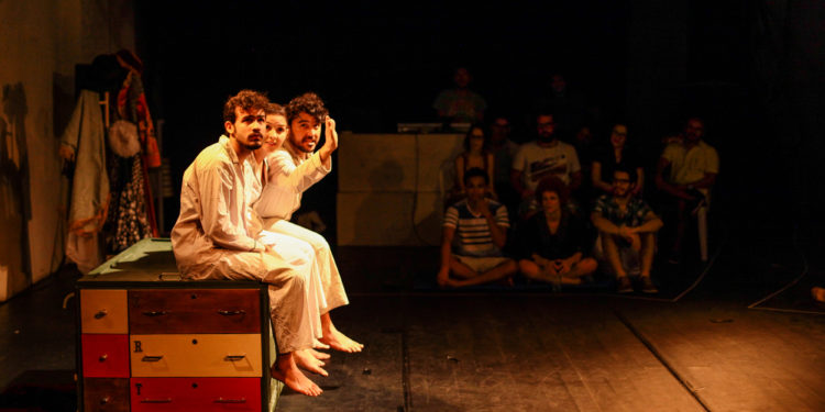 Mostra Sesc: espetáculo ‘Alegria de Náufragos’, um looping do que poderia ter sido