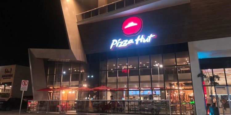 Pizza Hut abre ao público a partir das 17h desta segunda (11)