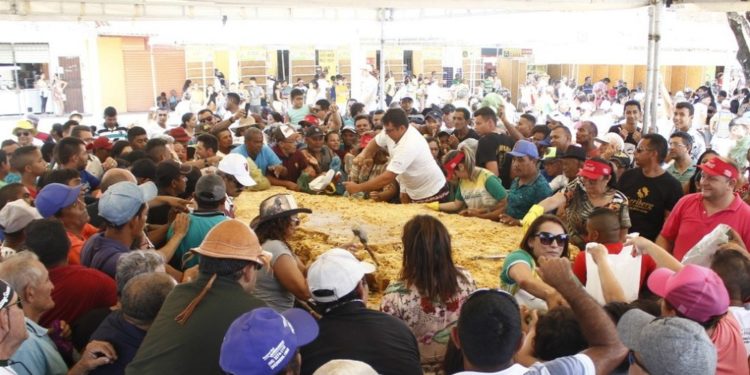 Município cearense produz rapadura gigante com mais de cinco toneladas