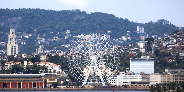 Maior roda-gigante da América Latina é inaugurada no Rio de Janeiro