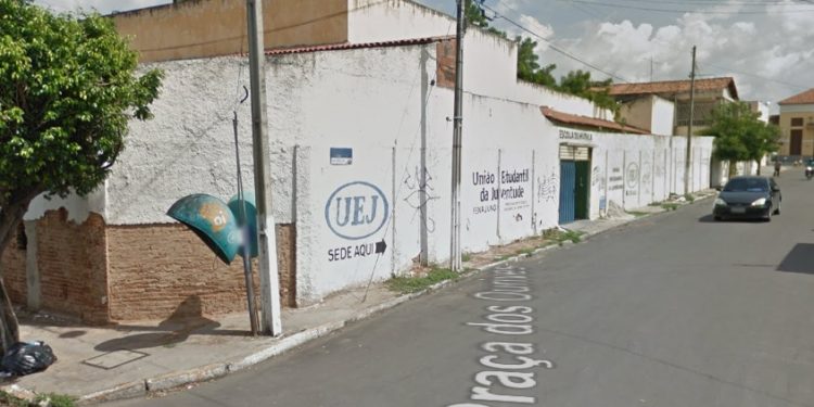 Grupo denuncia secretário por tentar desapropriar espaço de atividades em antiga escola de Juazeiro