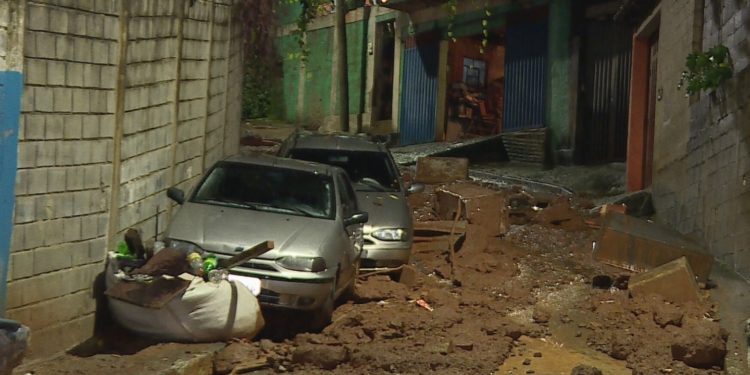 Sobe para 14 o número de mortos em Minas Gerais após fortes chuvas