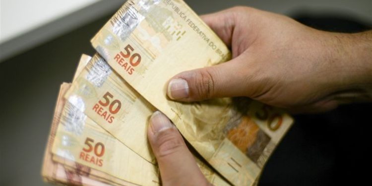 Confira como receber o auxílio emergencial de R$ 600 da Caixa, já disponível