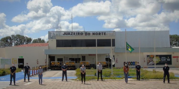 Aena faz ato em homenagem a mortos pelo covid-19 no Aeroporto de Juazeiro