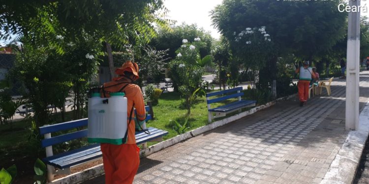 Prefeitura continua trabalho de higienização de praças em Juazeiro do Norte