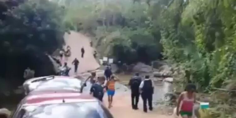 Vídeo de polícia contendo aglomeração na Cascata do Crato viraliza nas redes sociais