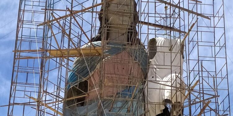 Estátua de Nossa Senhora da Penha em Campos Sales tem cabeça instalada