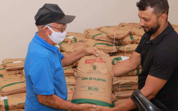 Programa Hora de Plantar distribui sementes para agricultores