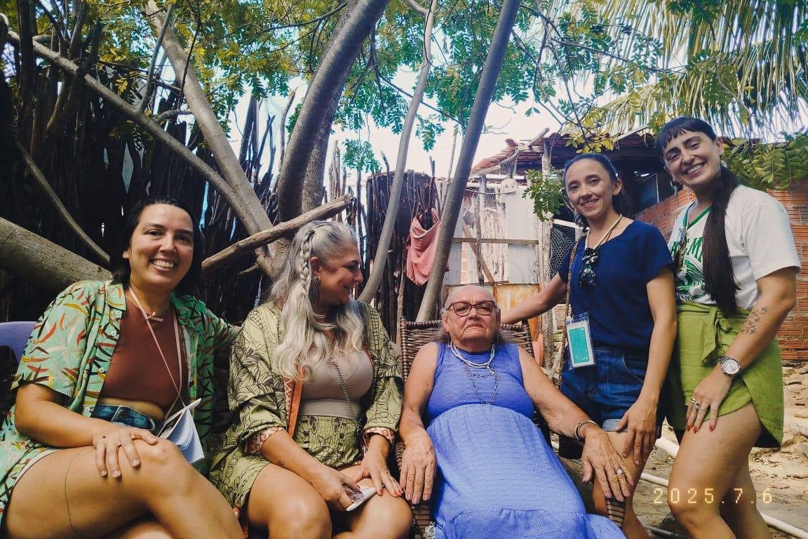 “Mulheres que ensaboam palavras” leva ao palco as vozes, os cantos e as memórias das lavadeiras do Rio Jaguaribe